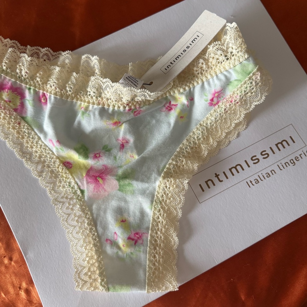 Intimissimi femininely romantic flowery Lacey Lingerie panty - NWT - Size S